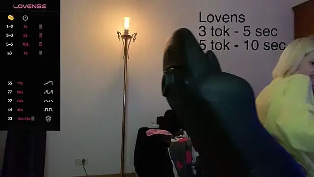 Snapshot of Sexy_Sweets chatting on October 24, 6:29 pm Sexy Sweets online show from October 24, 6:29 pm