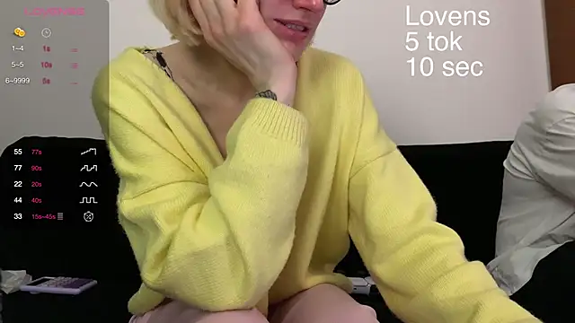 Snapshot of Sexy_Sweets chatting on October 15, 10:29 pm Sexy Sweets online show from October 15, 10:29 pm