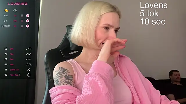 Snapshot of Sexy_Sweets chatting on September 15, 10:59 am Sexy Sweets online show from September 15, 10:59 am