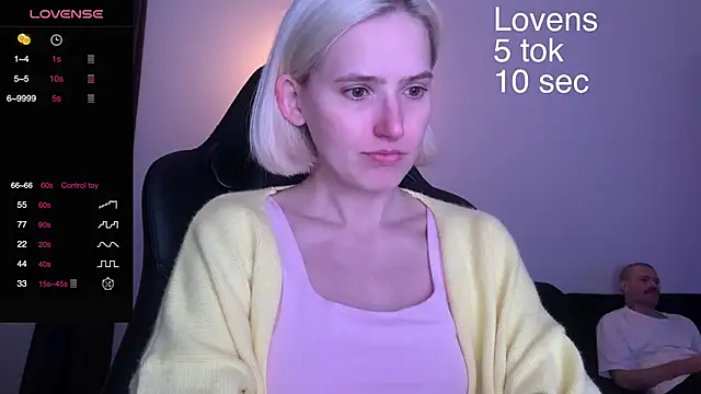 Snapshot of Sexy_Sweets chatting on September 25, 5:19 pm Sexy Sweets online show from September 25, 5:19 pm
