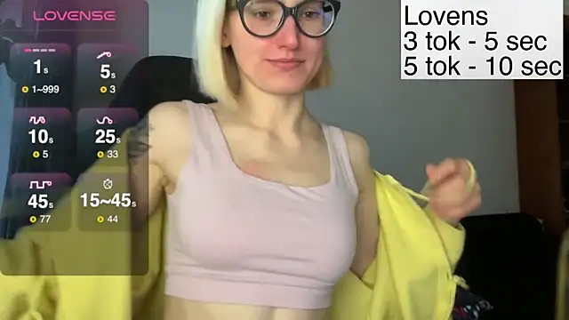 Snapshot of Sexy_Sweets chatting on November 11, 12:22 pm Sexy Sweets online show from November 11, 12:22 pm