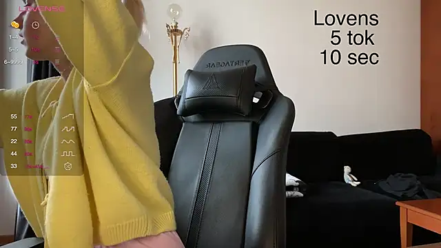 Snapshot of Sexy_Sweets chatting on October 23, 9:41 am Sexy Sweets online show from October 23, 9:41 am