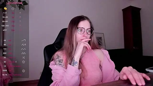 Snapshot of Sexy_Sweets chatting on January 3, 2:51 pm Sexy Sweets online show from January 3, 2:51 pm