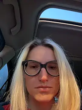 Snapshot of Sexy_Sweets chatting on November 9, 1:37 pm Sexy Sweets online show from November 9, 1:37 pm