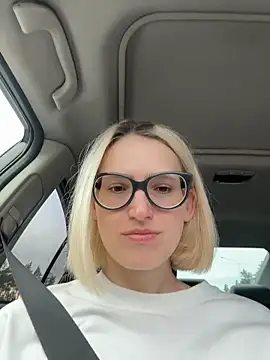 Snapshot of Sexy_Sweets chatting on November 8, 12:20 pm Sexy Sweets online show from November 8, 12:20 pm