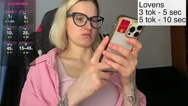 Snapshot of Sexy_Sweets chatting on November 25, 12:05 pm Sexy Sweets online show from November 25, 12:05 pm