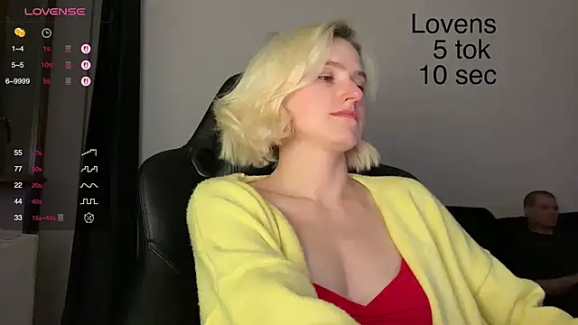 Snapshot of Sexy_Sweets chatting on October 22, 7:46 pm Sexy Sweets online show from October 22, 7:46 pm