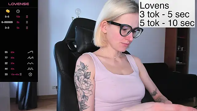 Snapshot of Sexy_Sweets chatting on November 1, 12:21 pm Sexy Sweets online show from November 1, 12:21 pm