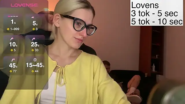 Snapshot of Sexy_Sweets chatting on November 13, 6:45 pm Sexy Sweets online show from November 13, 6:45 pm