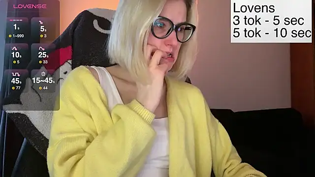 Snapshot of Sexy_Sweets chatting on November 26, 12:27 pm Sexy Sweets online show from November 26, 12:27 pm