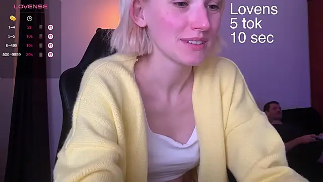 Snapshot of Sexy_Sweets chatting on September 13, 10:21 pm Sexy Sweets online show from September 13, 10:21 pm