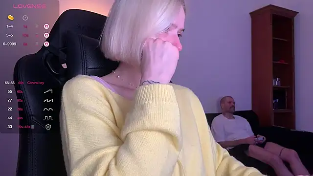Snapshot of Sexy_Sweets chatting on September 26, 4:14 pm Sexy Sweets online show from September 26, 4:14 pm
