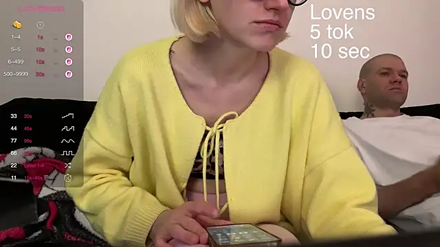 Snapshot of Sexy_Sweets chatting on October 14, 2:50 pm Sexy Sweets online show from October 14, 2:50 pm
