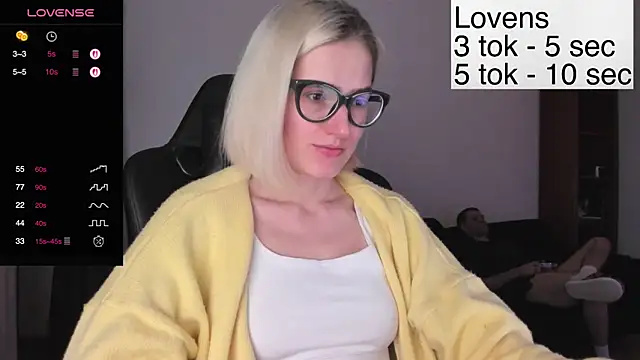 Snapshot of Sexy_Sweets chatting on November 4, 4:22 pm Sexy Sweets online show from November 4, 4:22 pm