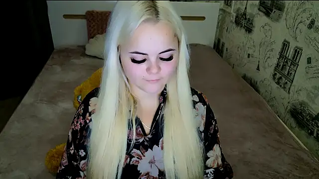lovely-eyes online show from September 18, 7:28 pm