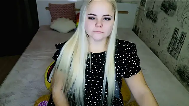 lovely-eyes online show from March 4, 6:15 pm