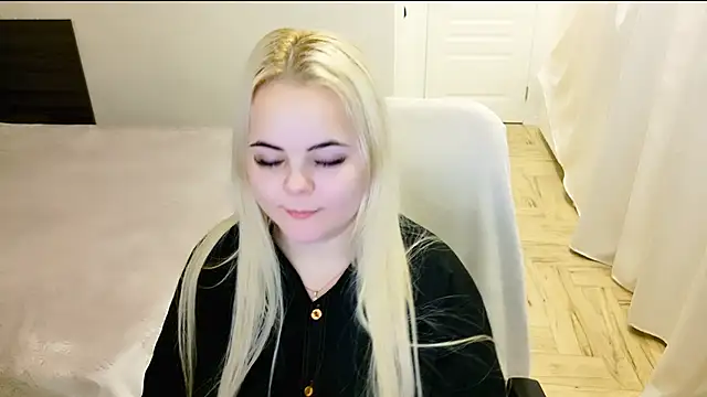lovely-eyes online show from January 23, 1:30 am