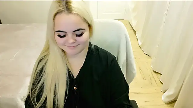 lovely-eyes online show from February 13, 8:03 pm