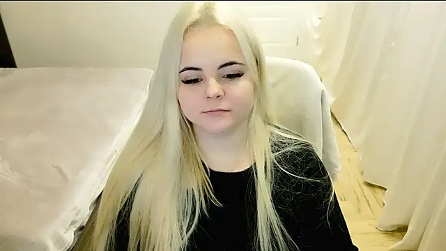 lovely-eyes online show from February 25, 9:15 pm