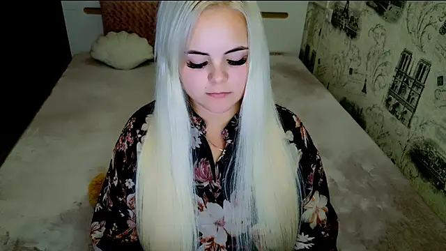lovely-eyes online show from October 10, 7:25 pm