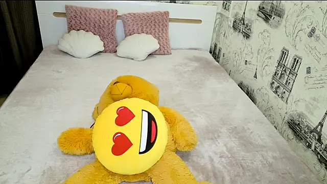 lovely-eyes online show from October 14, 5:57 pm
