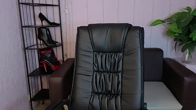 Dana  dom online show from March 25, 8:46 am