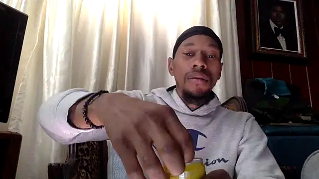 Snapshot of KingDerRico chatting on November 13, 5:06 pm KingDerRico online show from November 13, 5:06 pm