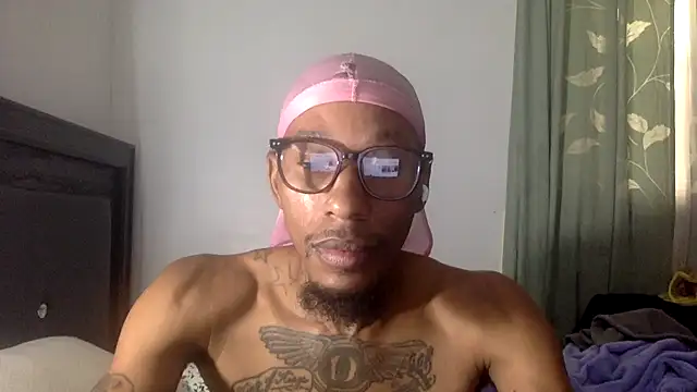 Snapshot of KingDerRico chatting on October 12, 6:20 pm KingDerRico online show from October 12, 6:20 pm
