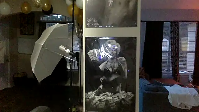 Snapshot of KingDerRico chatting on January 5, 10:57 pm KingDerRico online show from January 5, 10:57 pm