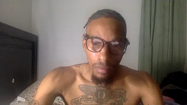 Snapshot of KingDerRico chatting on October 9, 12:33 am KingDerRico online show from October 9, 12:33 am