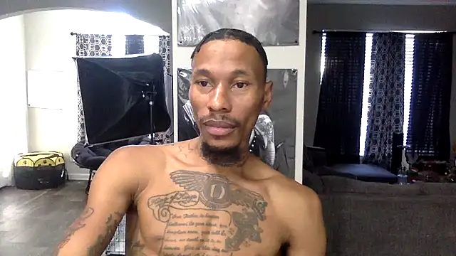 Snapshot of KingDerRico chatting on December 19, 7:38 pm KingDerRico online show from December 19, 7:38 pm