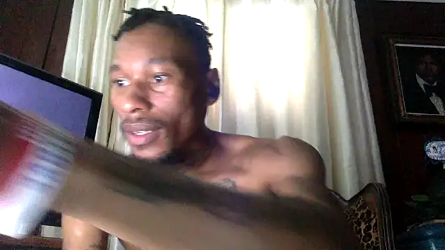 Snapshot of KingDerRico chatting on November 2, 4:12 pm KingDerRico online show from November 2, 4:12 pm