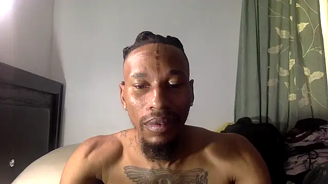 Snapshot of KingDerRico chatting on November 18, 2:20 pm KingDerRico online show from November 18, 2:20 pm