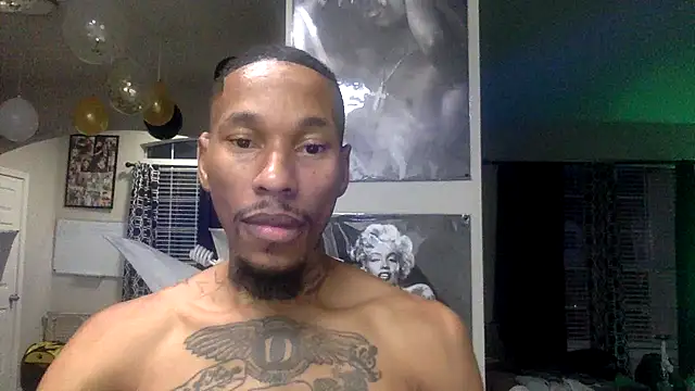 Snapshot of KingDerRico chatting on January 11, 11:11 pm KingDerRico online show from January 11, 11:11 pm