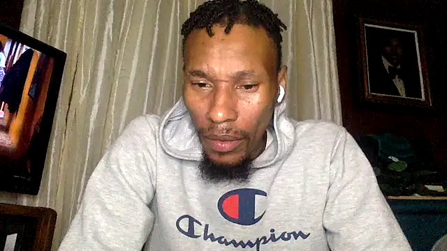 Snapshot of KingDerRico chatting on November 8, 2:04 am KingDerRico online show from November 8, 2:04 am