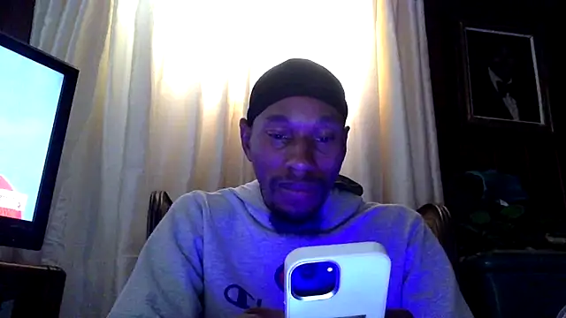 Snapshot of KingDerRico chatting on November 12, 9:18 pm KingDerRico online show from November 12, 9:18 pm