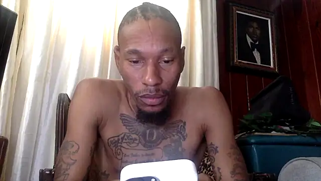 Snapshot of KingDerRico chatting on October 29, 4:39 pm KingDerRico online show from October 29, 4:39 pm