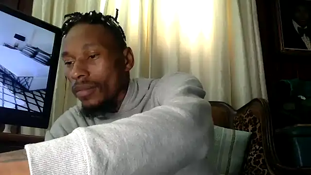 Snapshot of KingDerRico chatting on November 10, 6:46 pm KingDerRico online show from November 10, 6:46 pm