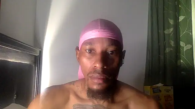 Snapshot of KingDerRico chatting on October 1, 3:05 pm KingDerRico online show from October 1, 3:05 pm