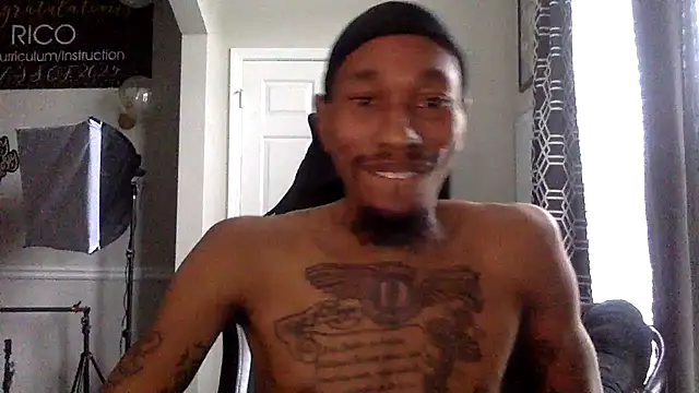 Snapshot of KingDerRico chatting on January 6, 7:07 pm KingDerRico online show from January 6, 7:07 pm