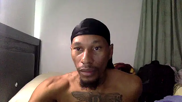 Snapshot of KingDerRico chatting on November 12, 3:43 am KingDerRico online show from November 12, 3:43 am
