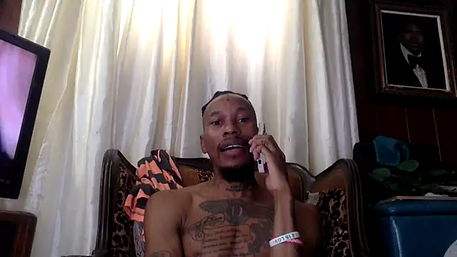 Snapshot of KingDerRico chatting on November 22, 5:45 pm KingDerRico online show from November 22, 5:45 pm