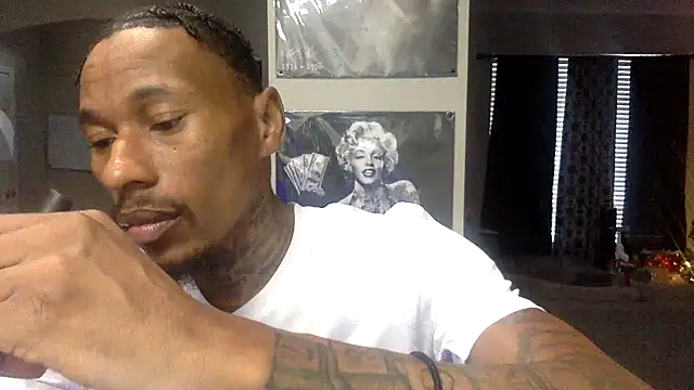 Snapshot of KingDerRico chatting on December 18, 8:12 pm KingDerRico online show from December 18, 8:12 pm