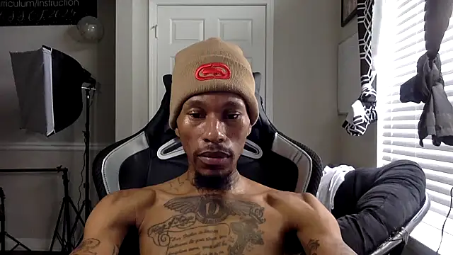 Snapshot of KingDerRico chatting on February 5, 6:37 pm KingDerRico online show from February 5, 6:37 pm