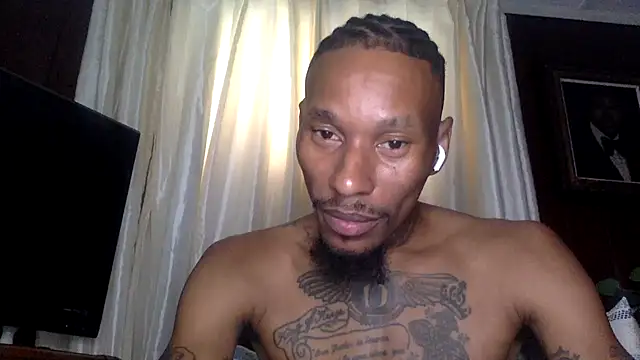Snapshot of KingDerRico chatting on October 2, 9:18 pm KingDerRico online show from October 2, 9:18 pm