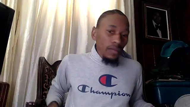 Snapshot of KingDerRico chatting on October 31, 4:36 pm KingDerRico online show from October 31, 4:36 pm