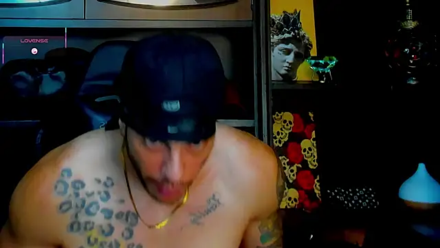 Snapshot of RickG_Oficial chatting on September 29, 11:32 pm RickG Oficial online show from September 29, 11:32 pm