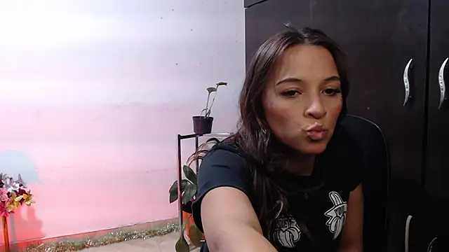 Zoe--khalL online show from December 3, 1:06 am