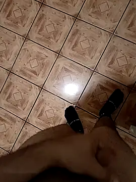 Snapshot of AvispaQlona chatting on December 4, 7:51 am AvispaQlona online show from December 4, 7:51 am