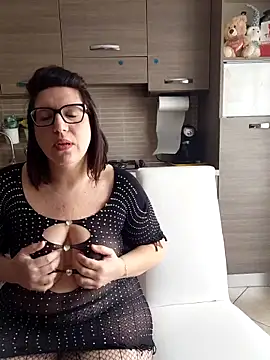 Snapshot of carolyne2023 chatting on February 21, 8:05 am carolyne2023 online show from February 21, 8:05 am